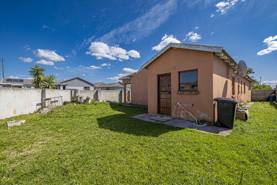 3 Bedroom Property for Sale in Overbaakens Eastern Cape